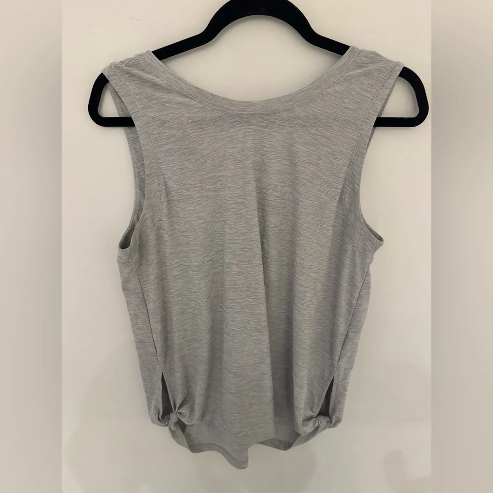 Old Navy Active wear Sleeveless V-Neck Women's Top - Picture 2 of 3